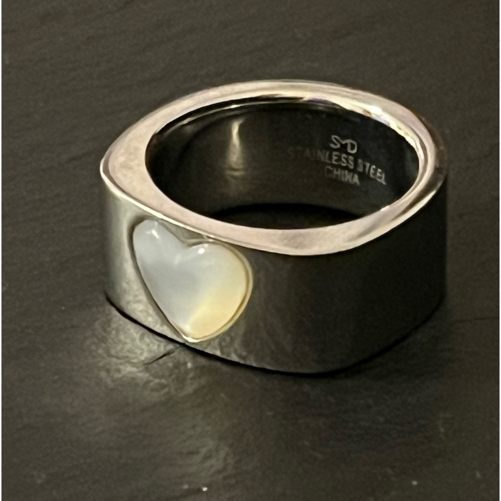 White Mother of Pearl Heart Stainless Steel SD Ring Size 8.25